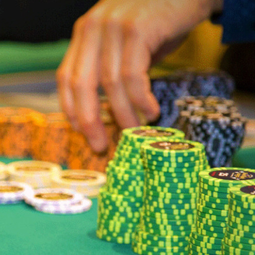 Playing professional Caribbean Stud poker
