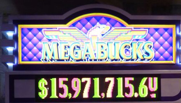 You can calculate the advantage of slots at a casino by looking at the so-called payback percentage. This is also referred to as the player percentage. You can think of it as the flip side of the house edge. This percentage estimates the amount of money in the longer term that you as a player can get back through the slots, the basis being the odds of winning and the amounts won. The house edge is precisely how much the players are going to lose per bet. 