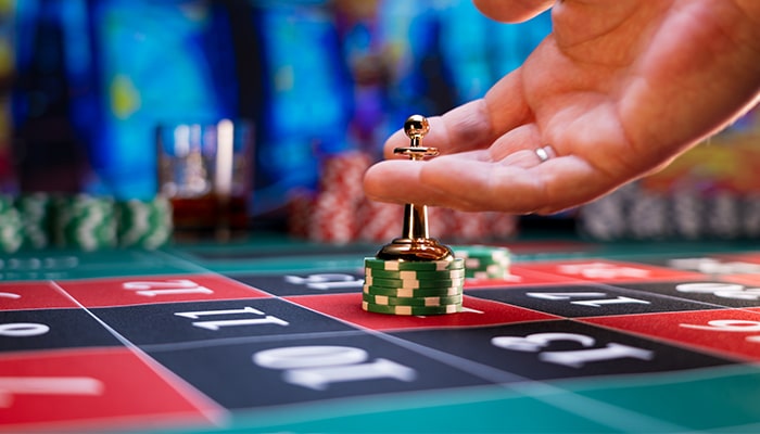 Placing roulette bets